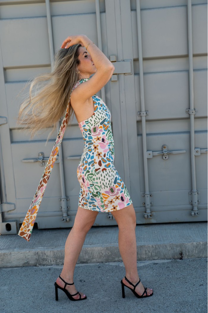 Κοντό φόρεμα με πολύχρωμα σχέδια